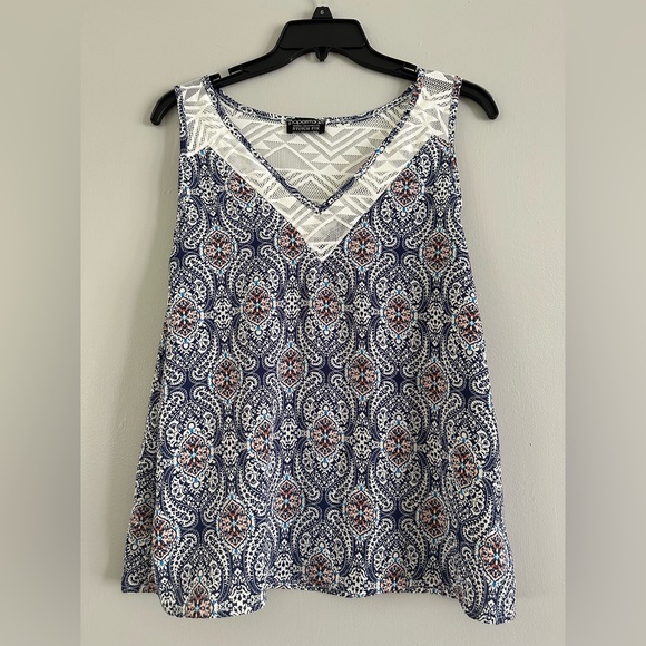 Papermoon Tops - Paper moon pink blue lace back geometric tank top size medium petite